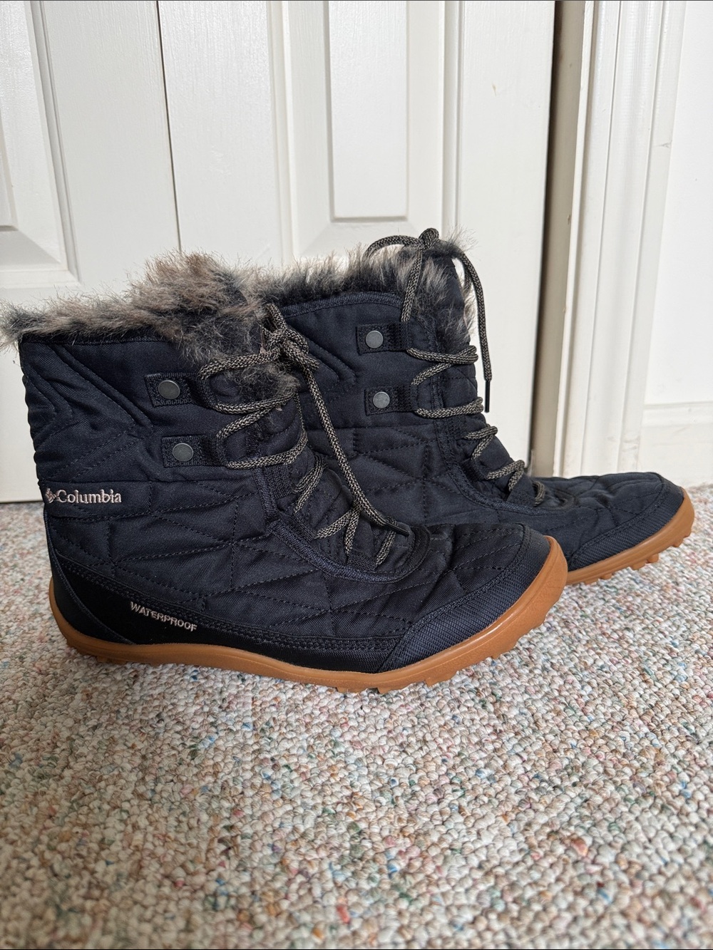 Columbia Black Women's Winter Lace-Up Boots with Brown Sole